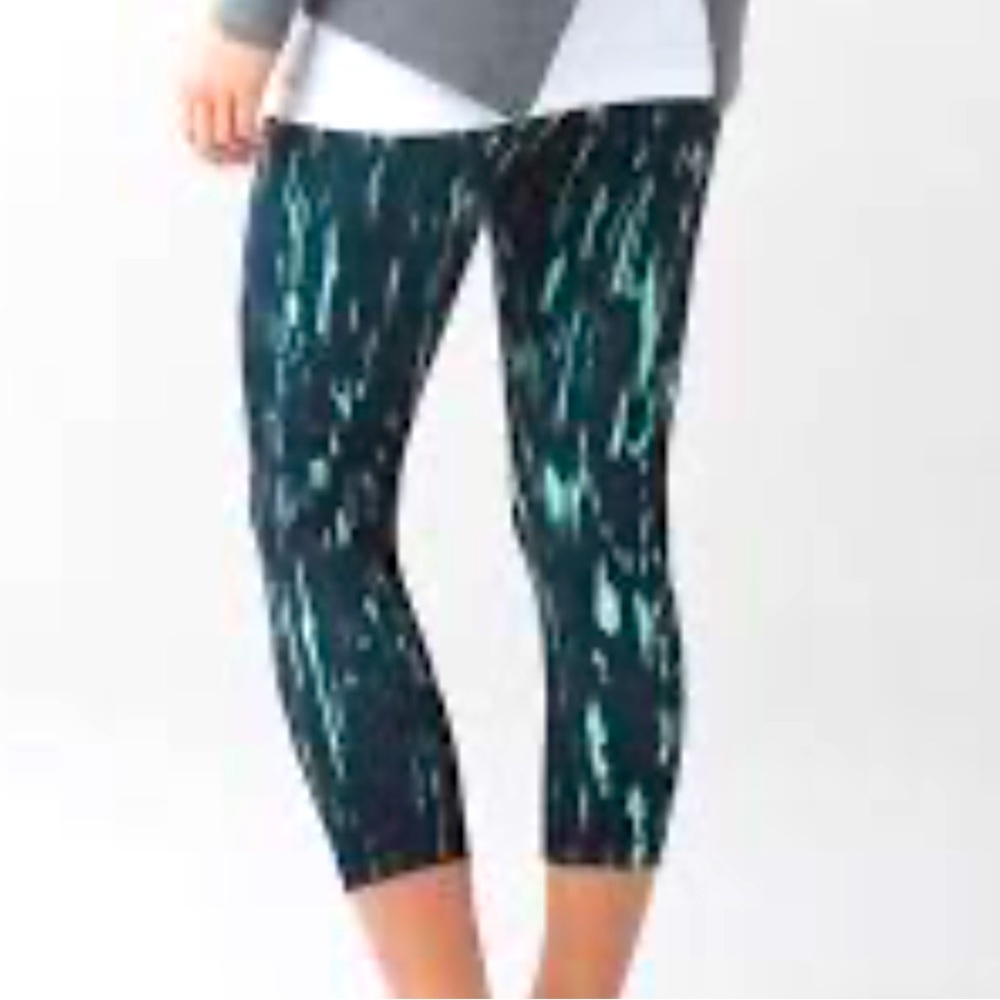 Lululemon Wunder Under Menthol green animal print leggings
